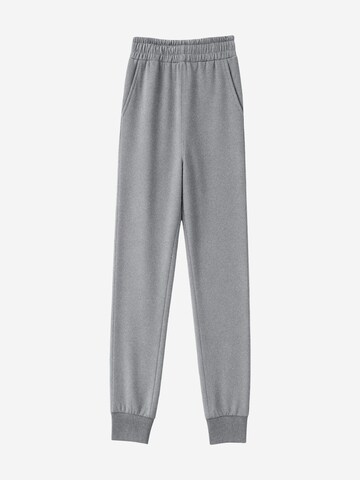 Effilé Pantalon de sport 'Jogginghose' Tommy Life en gris