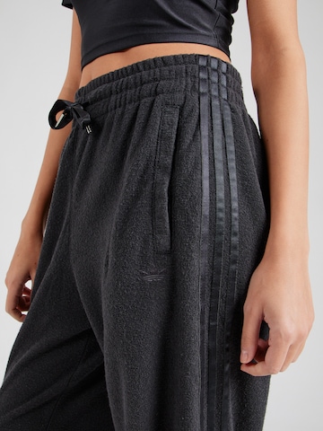 ADIDAS ORIGINALS Tapered Pants in Grey