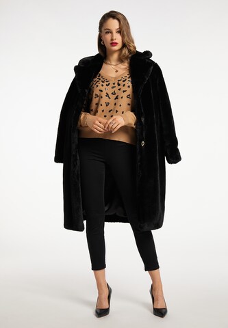 faina Between-Seasons Coat in Black