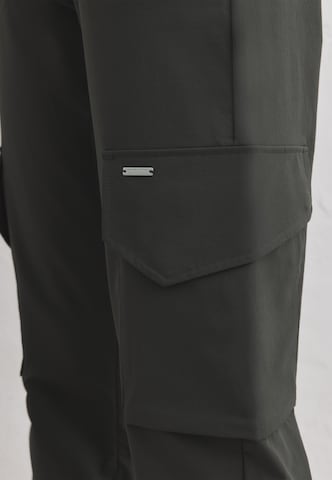 Tapered Pantaloni sportivi di Aim'n in verde