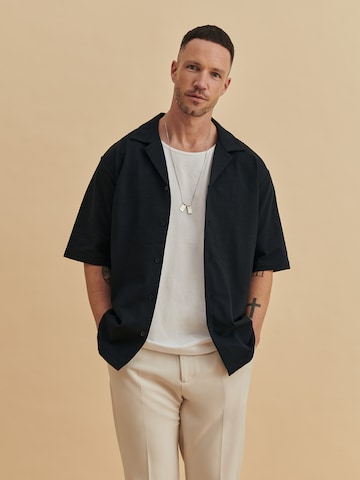 DAN FOX APPAREL Regular fit Overhemd 'Roman' in Zwart: voorkant