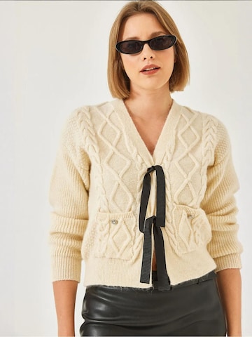 Cardigan Bianco Lucci en beige : devant