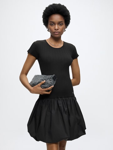 Robe Karl Lagerfeld en noir : devant