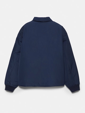 Pull&Bear Välikausitakki värissä sininen