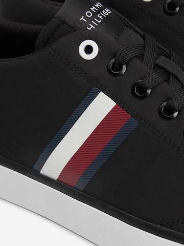 TOMMY HILFIGER Sneaker low 'Essential' i sort