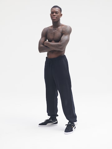 Loosefit Pantaloni 'Milo' de la Sinned x ABOUT YOU pe negru