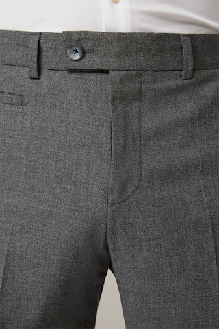 STRELLSON Regular Pleated Pants 'Luc' in Grey