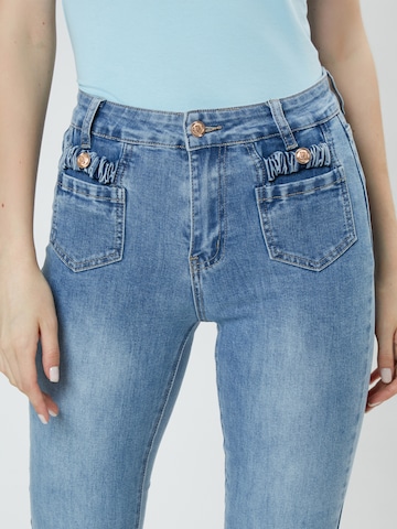 Influencer Flared Jeans in Blauw