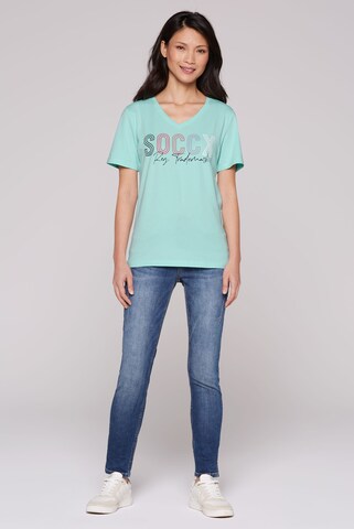 Soccx Basic T-Shirt mit V-Ausschnitt und Logo in Blau