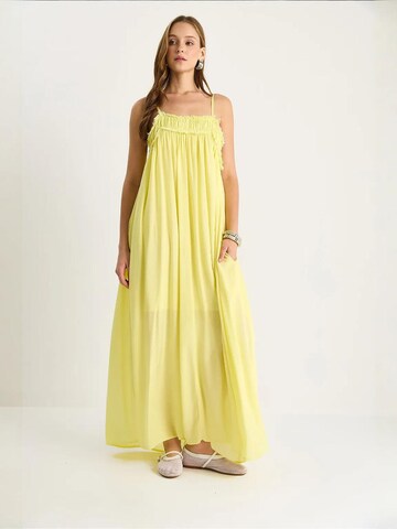 Abito di Bianco Lucci in giallo