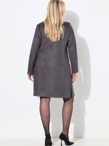 Ulla Popken Prehoden plašč | siva barva