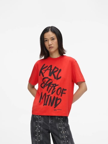 Tricou de la KARL LAGERFELD JEANS pe roșu: față