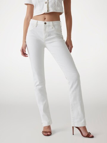 GUESS Regular Jeans in White: front