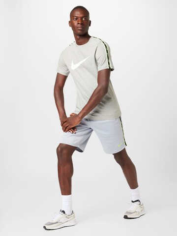 Nike Sportswear T-shirt i grå