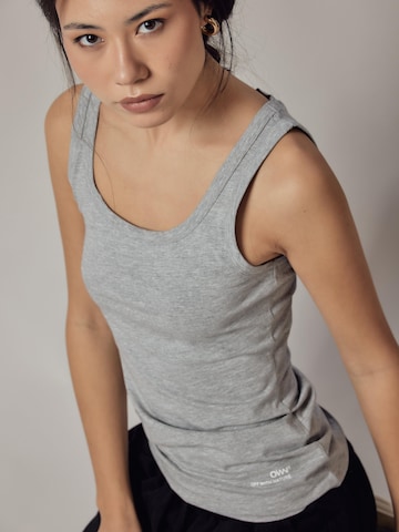 Top 'Canotta' di OWN Off With Nature in grigio