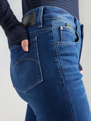 G-STAR Rozšírený strih Džínsy '3301' - Modrá