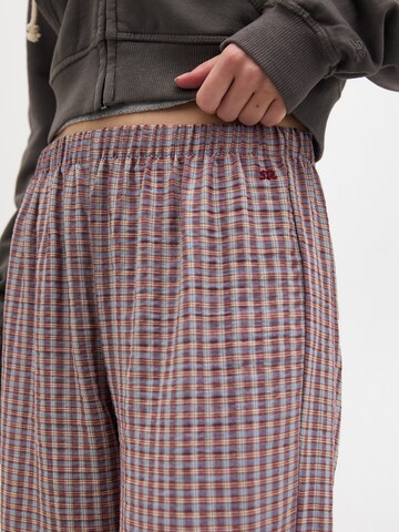 Pull&Bear Ohlapna forma Hlače | roza barva