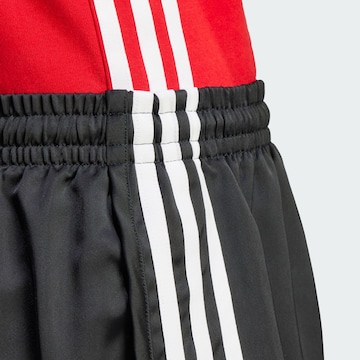 ADIDAS ORIGINALS Loosefit Shorts in Schwarz