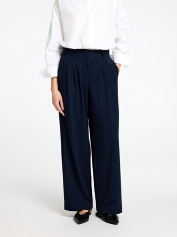SELECTED FEMME Wide leg Pleat-Front Pants in Blue: front