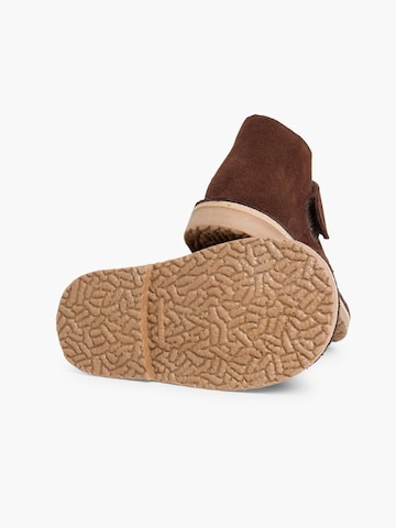 Pisamonas - Botas en marrón