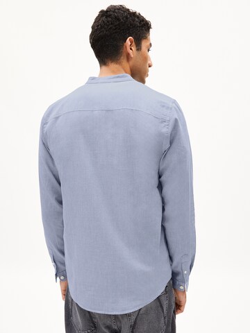 ARMEDANGELS Regular fit Overhemd 'TOMAS' in Blauw