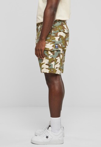 ZOO YORK Regular Trousers in Green