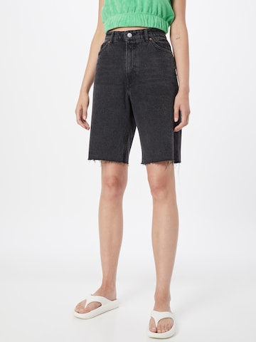 Monki Regular Jeans in Zwart: voorkant