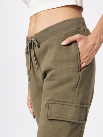 Urban Classics Tapered Cargo Pants in Green