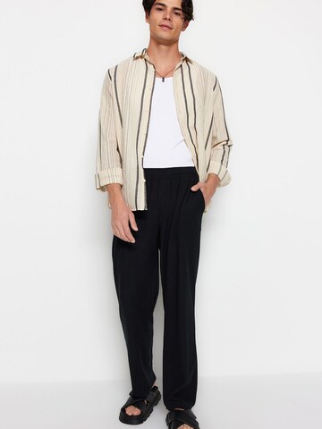 regular Pantaloni di Trendyol in nero