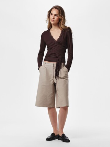 PIECES Shirt 'PCBarbera Roya' in Bruin