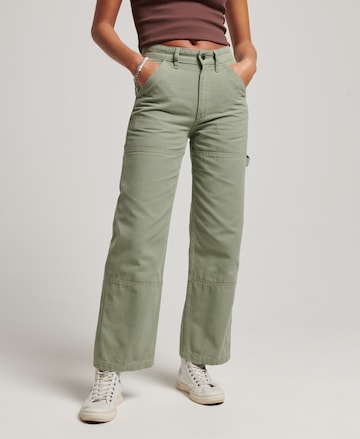 Superdry Wide leg Broek 'Carpenter' in Groen: voorkant