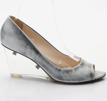 PRADA Pumps 39 in Grau: predná strana