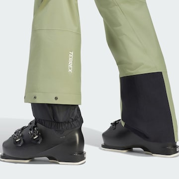 ADIDAS TERREX Loosefit Παντελόνι φόρμας σε πράσινο