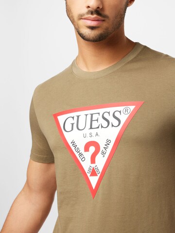 GUESS - Camiseta en verde