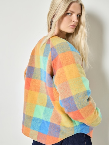 Veste bavaroise ' ' Apricot en beige