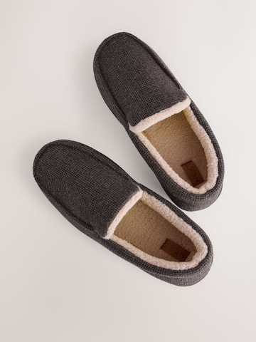 Next Домашни пантофи в кафяво
