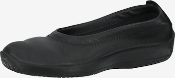 Arcopedico Ballet Flats in Black: front