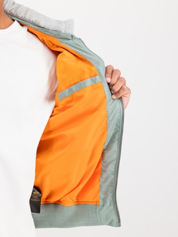 ALPHA INDUSTRIES Демисезонная куртка 'MA-1 TT' в Зеленый