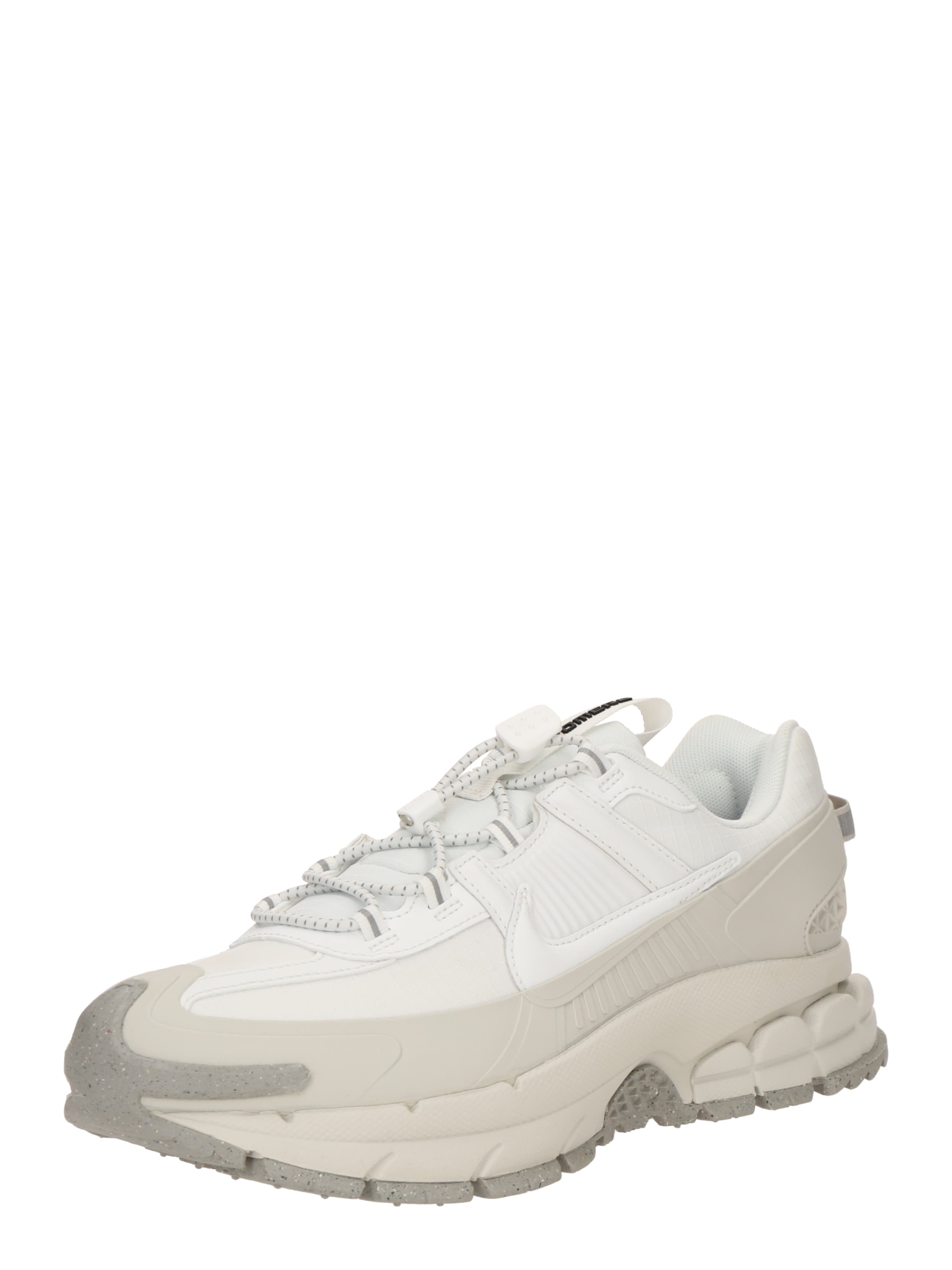 Nike Sportswear Ниски маратонки 'Vomero Roam' в бяло: отпред