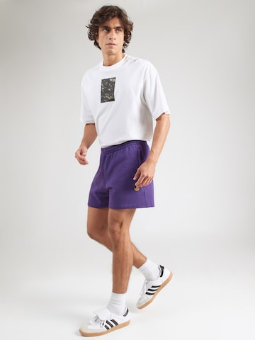 ADIDAS ORIGINALS - Regular Calças 'ESS' em roxo: frente