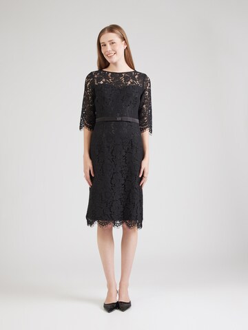 Rochie de cocktail de la APART pe negru: față