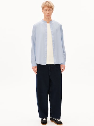Regular fit Camicia 'Tomaasas' di ARMEDANGELS in blu: frontale