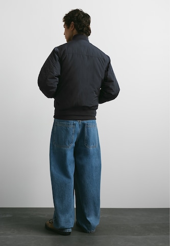 Pull&Bear Přechodná bunda – černá