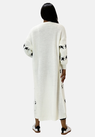 Elara Strickmantel in Weiß