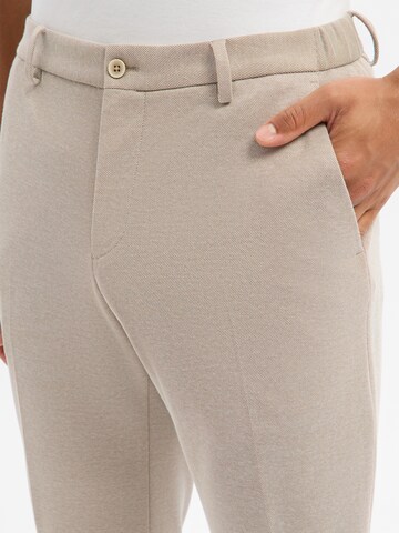 Thomas Goodwin Regular Pleated Pants in Beige