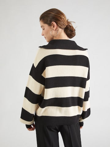 TOMMY HILFIGER Sweater in Black