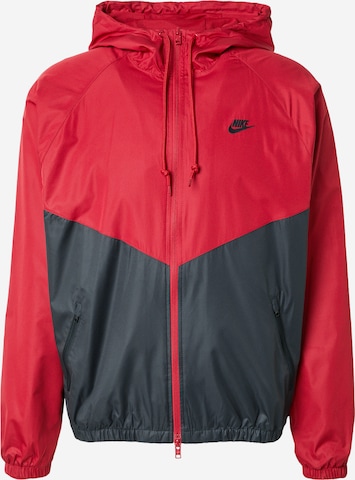 Nike Sportswear Jacke in Rot: Vorderseite