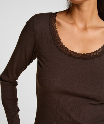 Hunkemöller Slaapshirt in Bruin