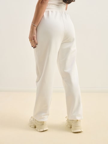 Sálea Tapered Παντελόνι σε λευκό