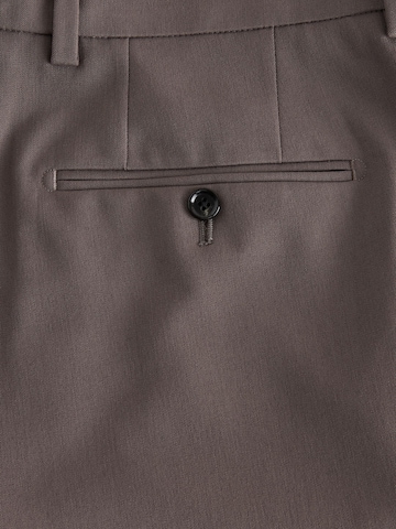 Next Regular Hose in Braun